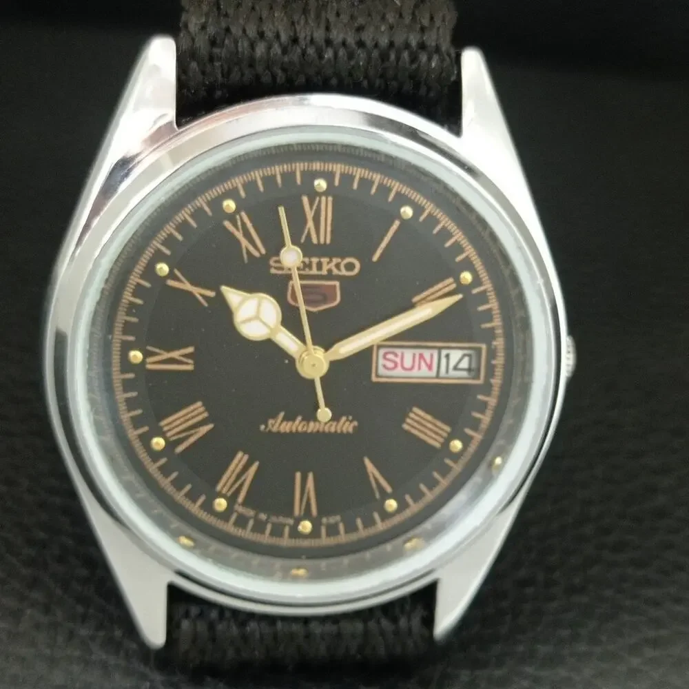 Vintage 1976 Seiko Automatic Mens Silver Watch W/daydate & Black accents